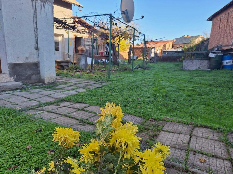 Продава се Къща в с. Садовец, Област Плевен - 126 кв.м за 202 €/кв.м - Снимка #2