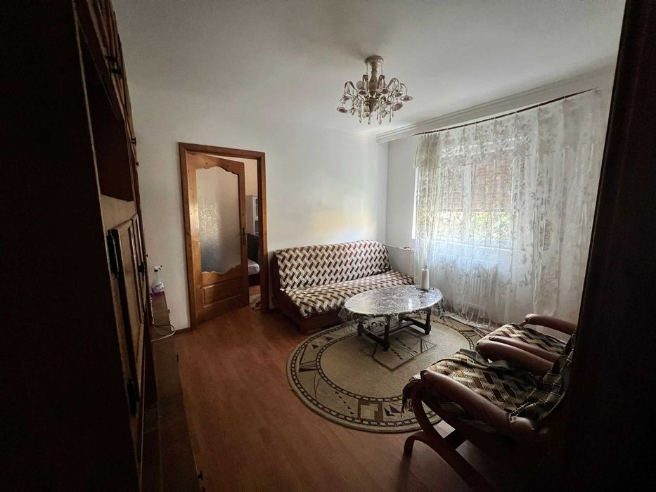 Vând apartament cu 2 camere — fotografia 1