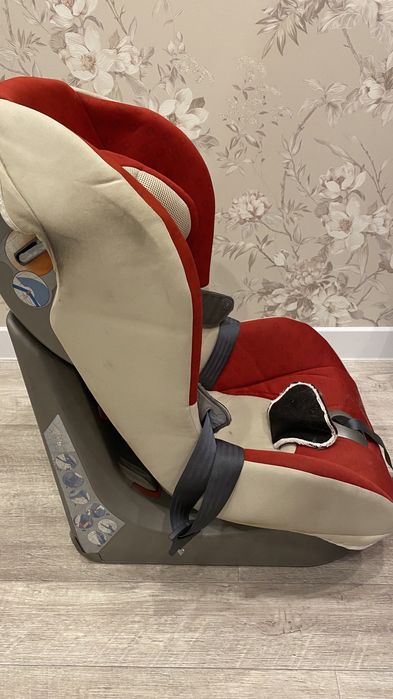 Продам детское автокресло Chicco