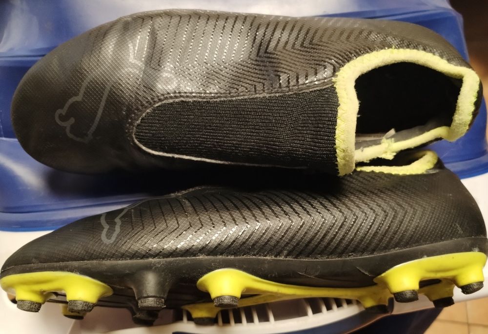 Încălțăminte Puma pentru fotbal