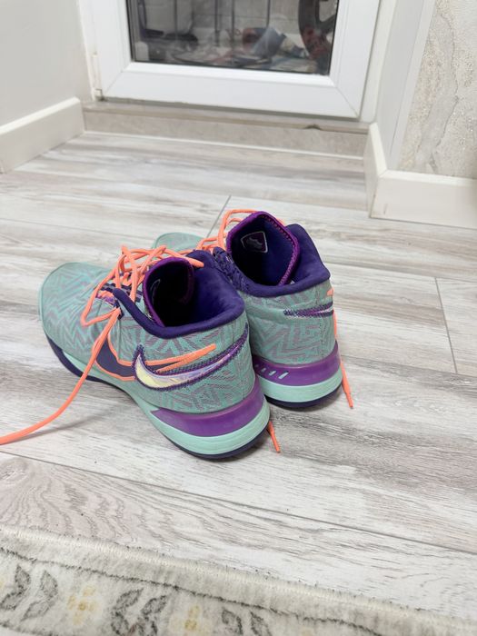 Баскетбольные кроссовки Nike