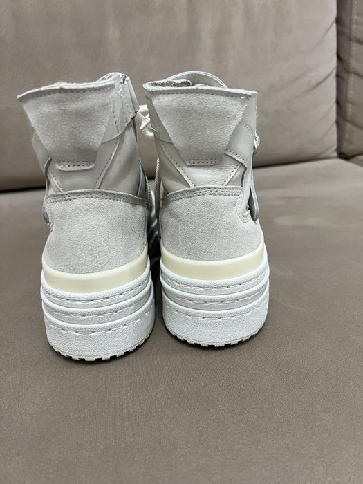 adidas Triple Platforum Hi в цвят Off White/Cream (S42803)