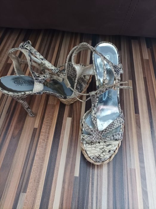 Летни сандали на Guess Patricia Pepe