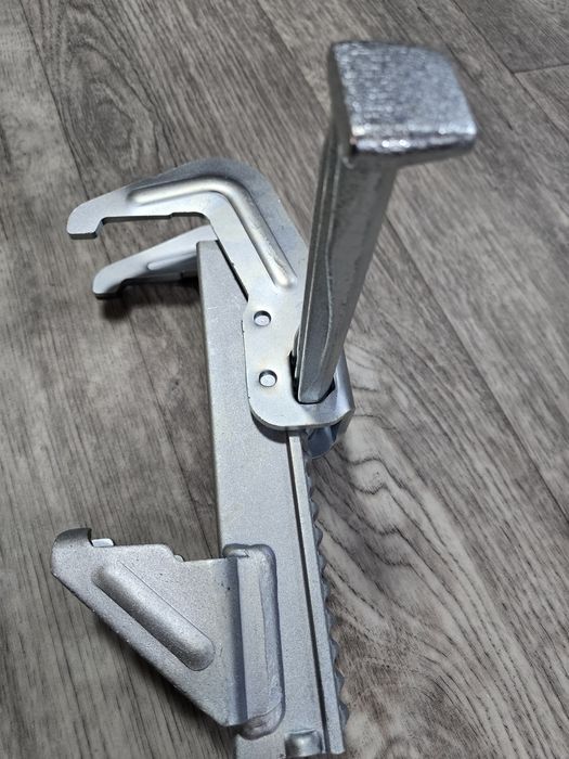 Apalavka uchun zajim. Зажим для опалубки.