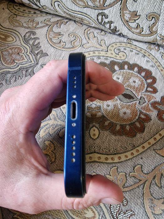 Продам Айфон 12 на 64