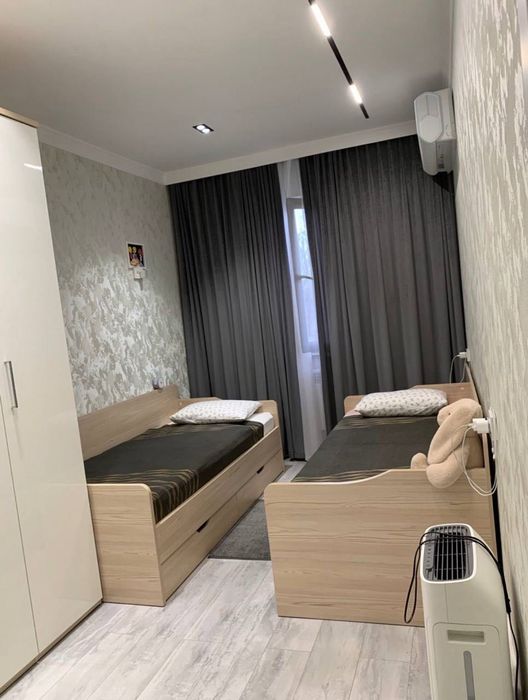 Продаётся 3 комнатная квартира  ремонт Ц-2 Алайский 17 школа