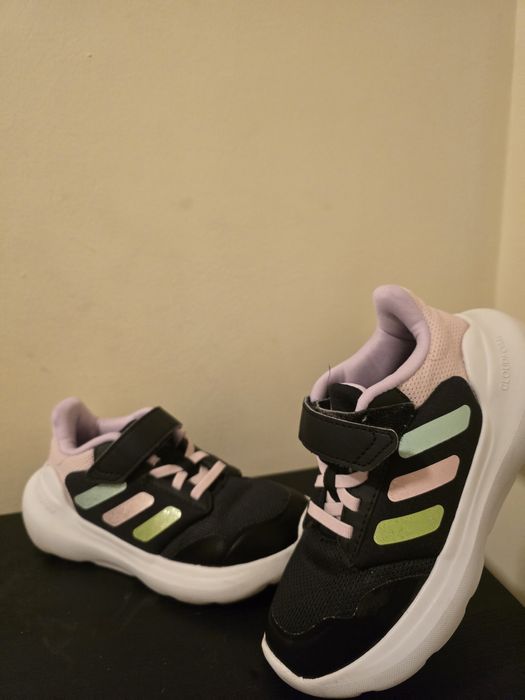 Маратонки адидас