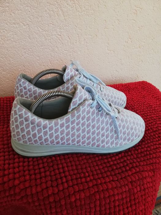 Adidași Varomed nr 42 dama ușori și lati