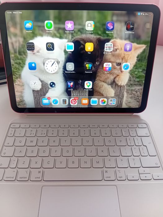 iPad 10 (Generația 10) + Tastatură Apple Magic Keyboard Folio - Stare Foarte Bună