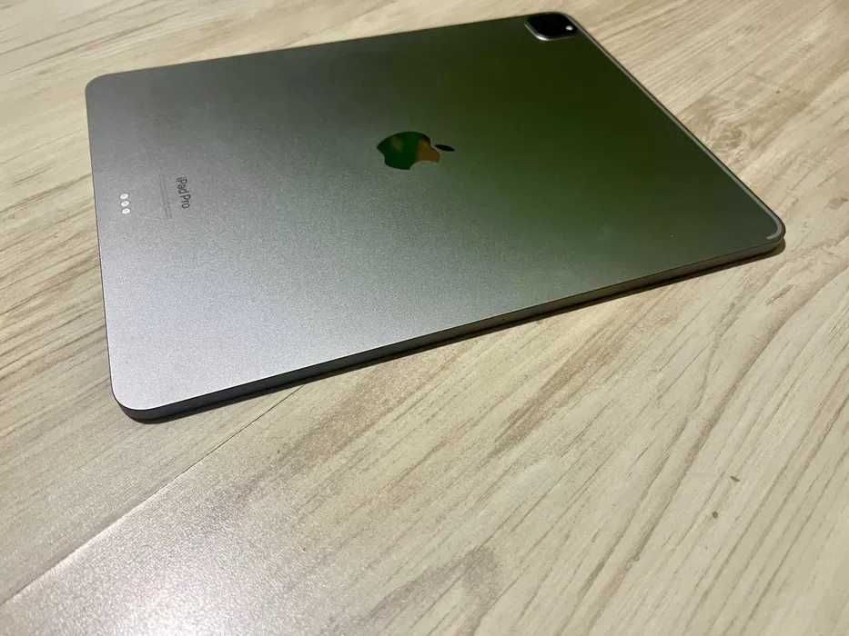 iPad Pro 12,9 Gen 6 128gb WI-FI pentru piese