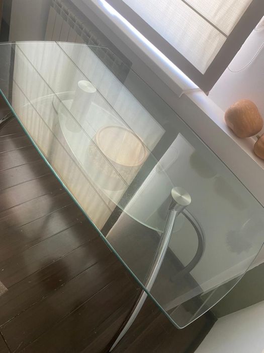 Стол стеклянный прочный