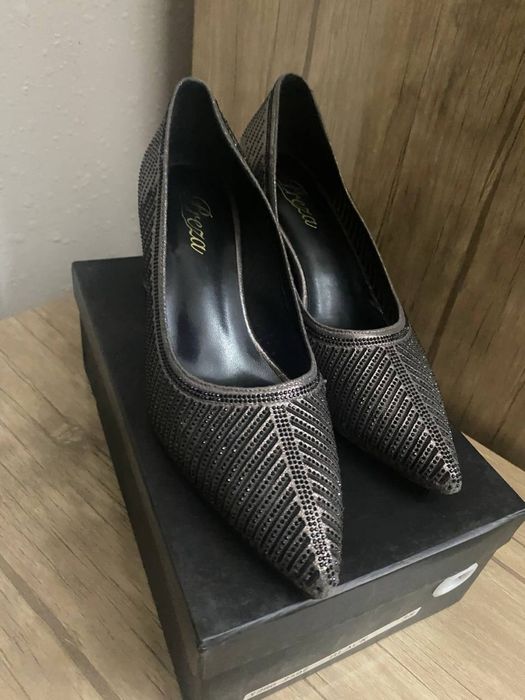 Босоножки и туфли