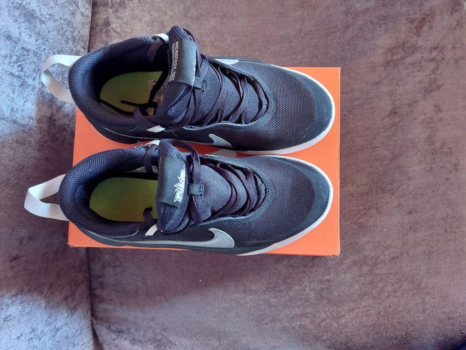 Nike Team Hustle D10