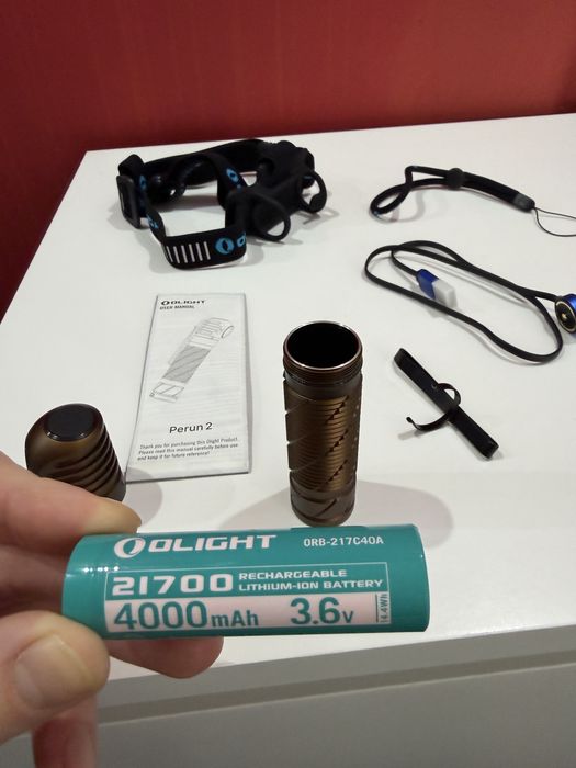 Lanterna Olight Perun 2