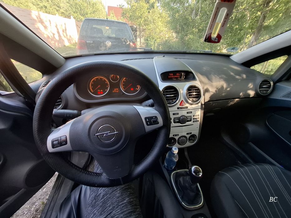 Opel corsa D 1,4 benzina