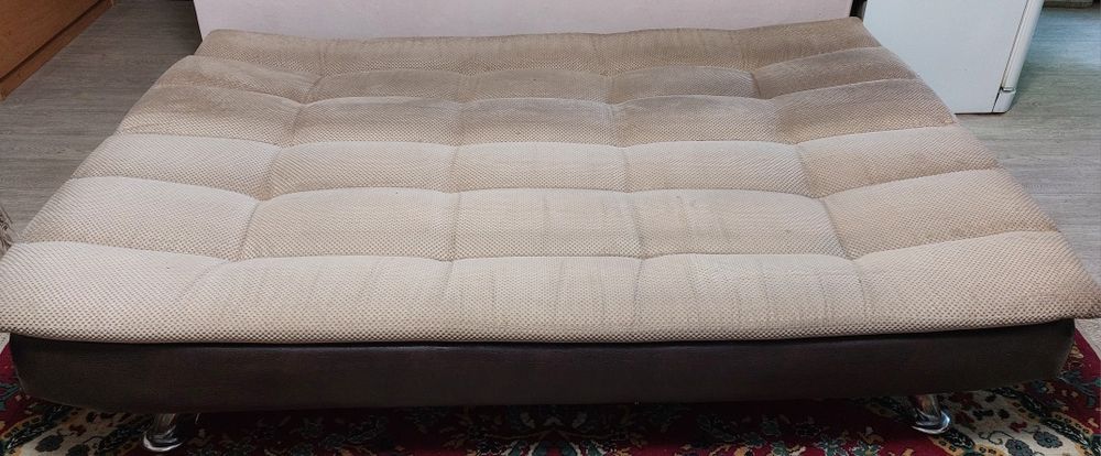 Продаётся диван, внутри пружины