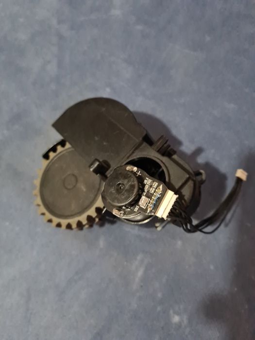 Roata aspirator robot