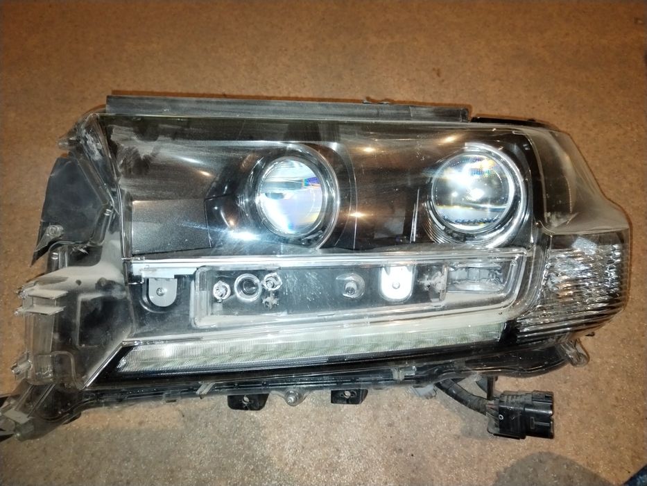 Фара Ланд крузер 200