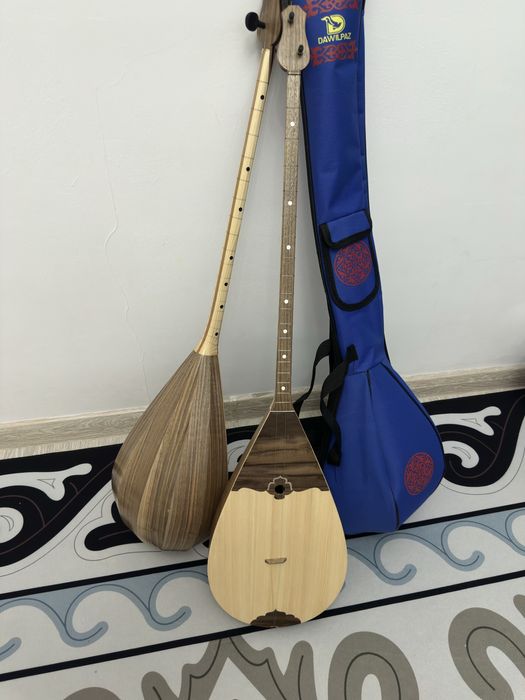 Домбра из орехового дерева