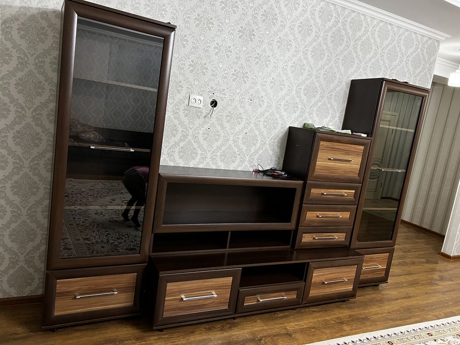 Шкаф для гостинной в отличном состоянии