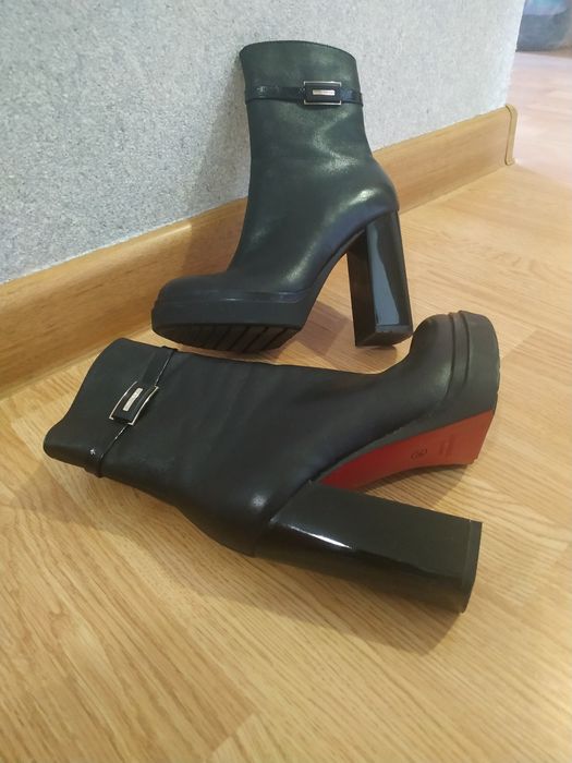 Полусапожки на высоком каблуке