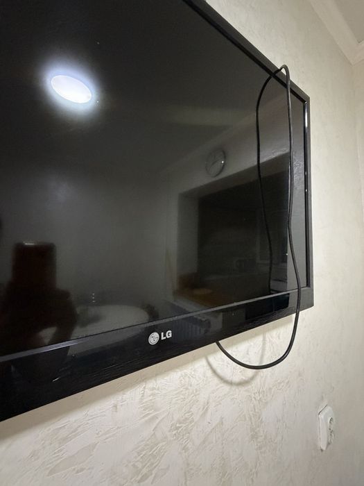 Телевизор  LG элджи большой