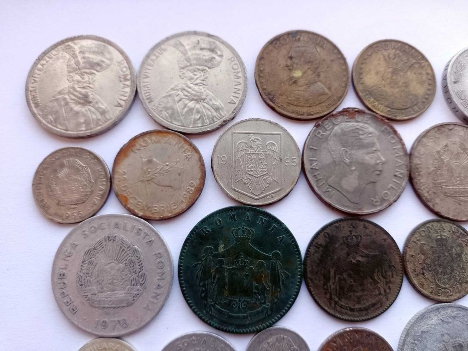 Lot 35 monede romanesti diferite - Romania