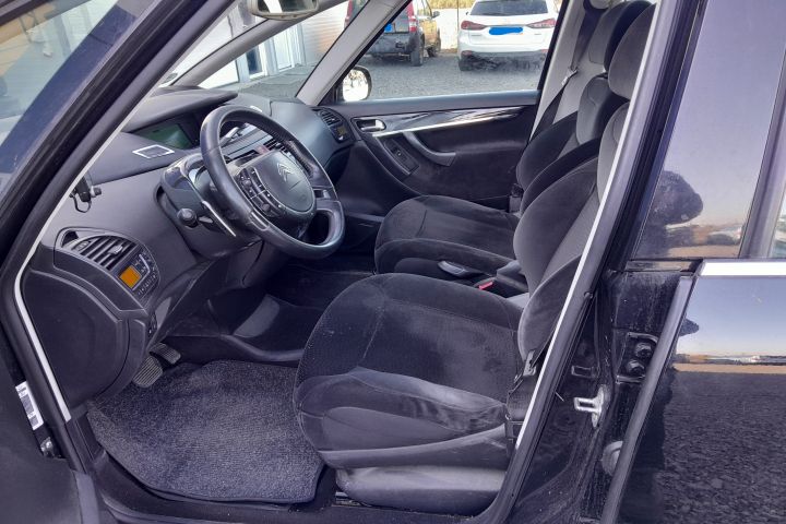 Dezmembrez Citroen C4 Picasso 1