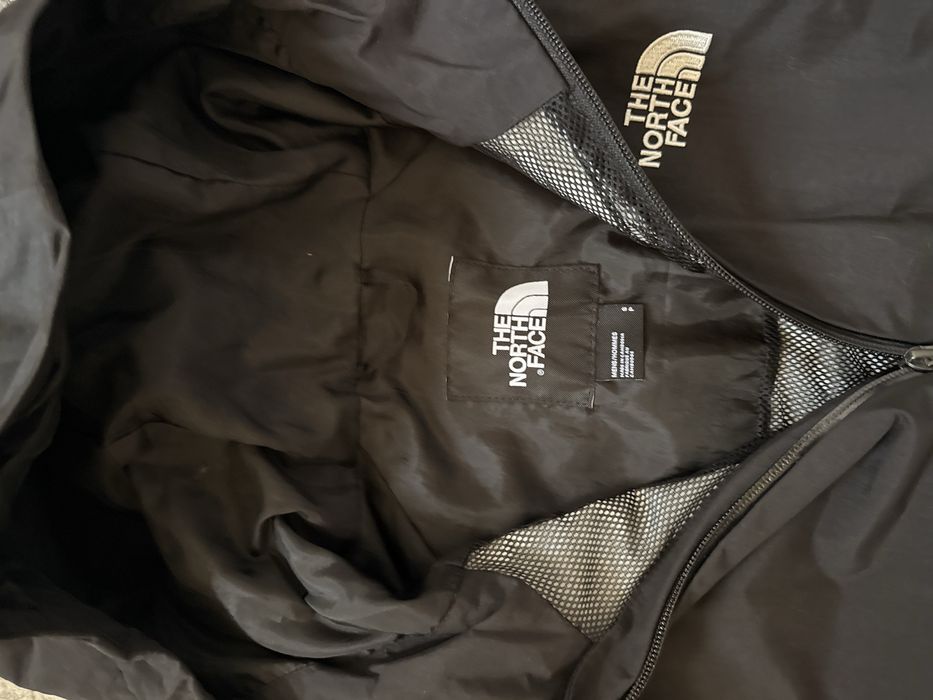 The North Face Windbraker яке