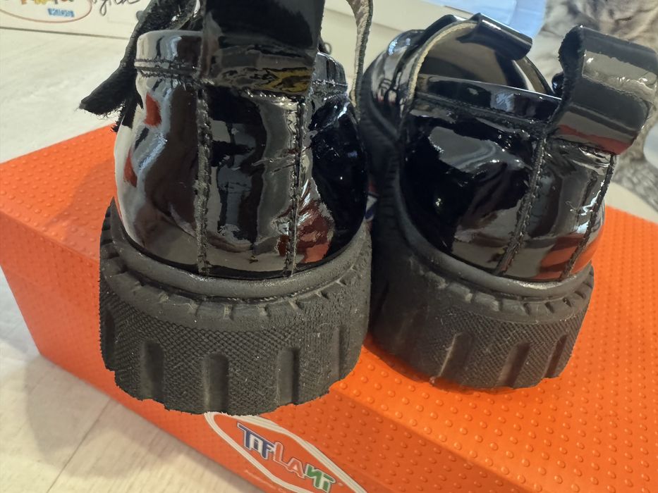 Продам школьные туфли для девочки Tiflani