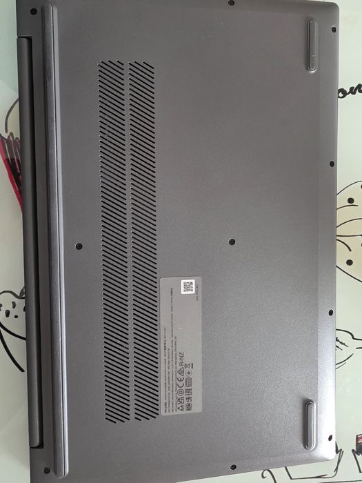Laptop Lenovo ca nou folosit de câteva ori vine cu garanție si  factura