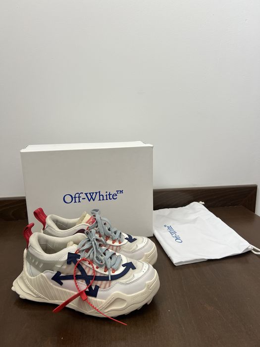 Adidasi Off-White Odsy