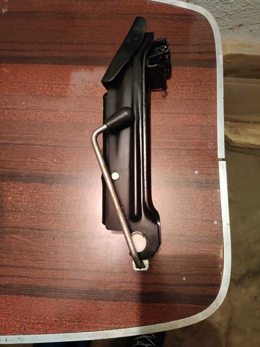 Cric original Volkswagen + cui de tractare VW