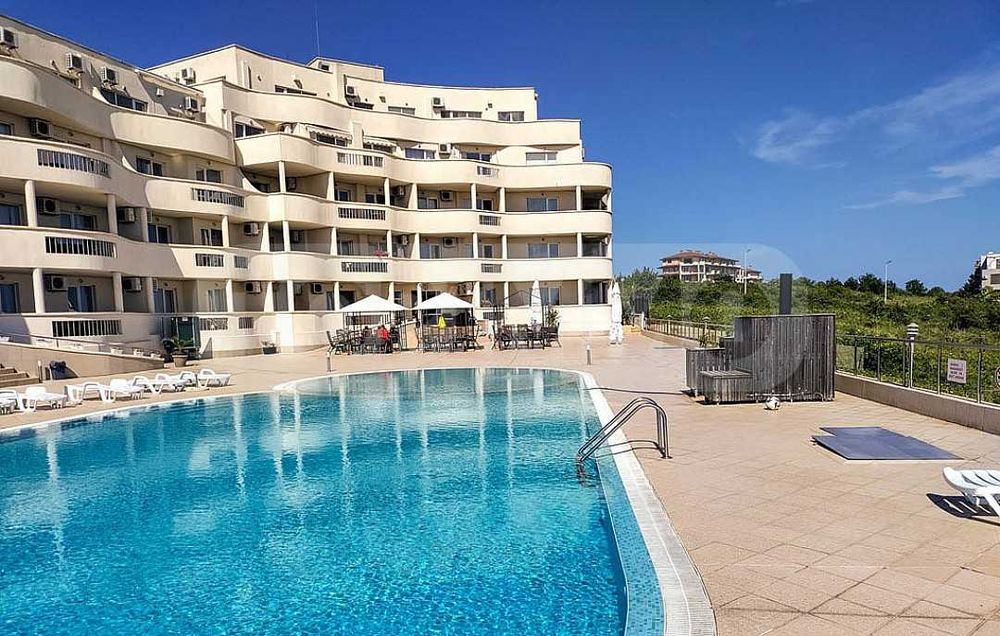 Двустаен апартамент с морска панорама в град Бяла