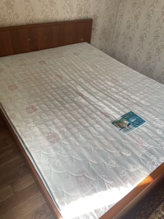 Кровать (матрас в подарок)