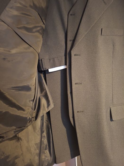 Vând costum bărbați