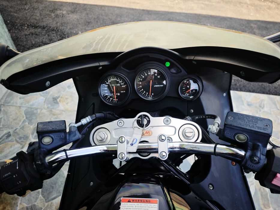 Suzuki RF900R Мотоциклет