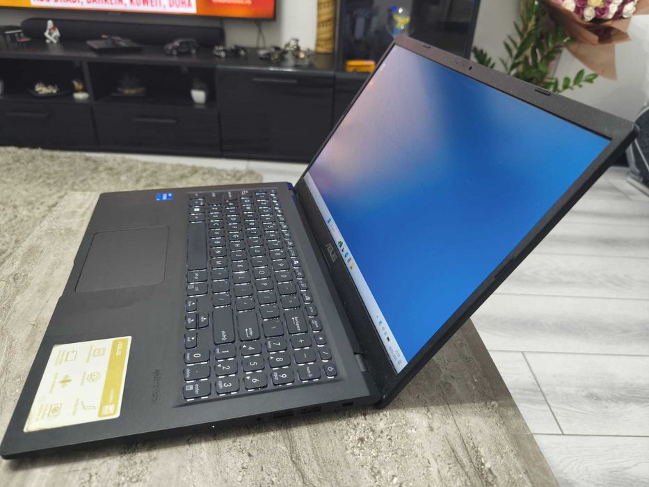 Laptop ASUS i5, VivoBook, 8 GB RAM, SSD 512