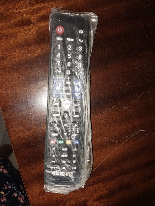 Телевизор 109см находиться в районе центра