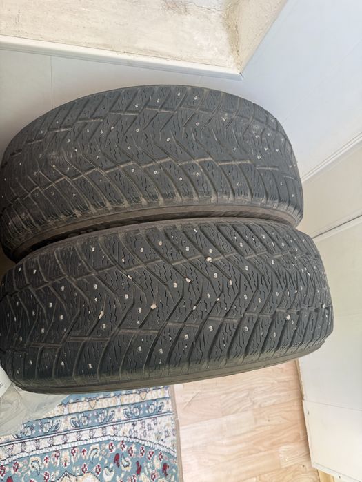 Срочно продам зимние шины