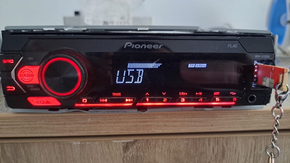 Vând Player Auto Pioneer MVH-S120UB (1-DIN, USB, AUX, 4x50W)