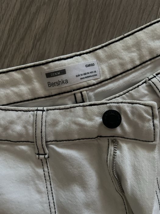 Blugi Bershka dama albi cu buzunare