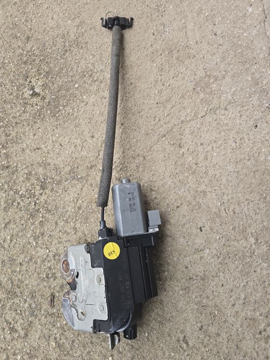 Задна Ключалка за порше каиен 2012г