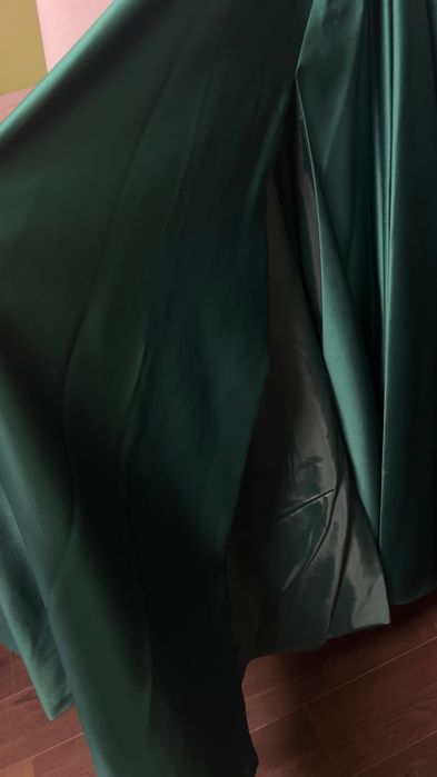 дълга зелена рокля