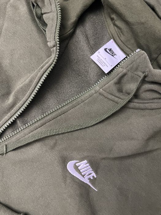 Nike  Tech Fleece зелената е нова сивия е носен в добро състояние 50 зелена 100 комплекта или само долницата 50€