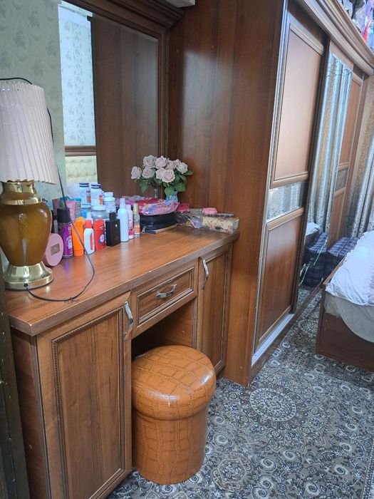 1 хона 3 хона к,илинган Тансик,боев 1 да сотилади балкон 2×6 подвали б