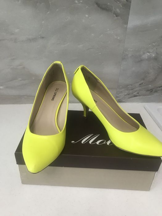 Продам красивые стильные туфли