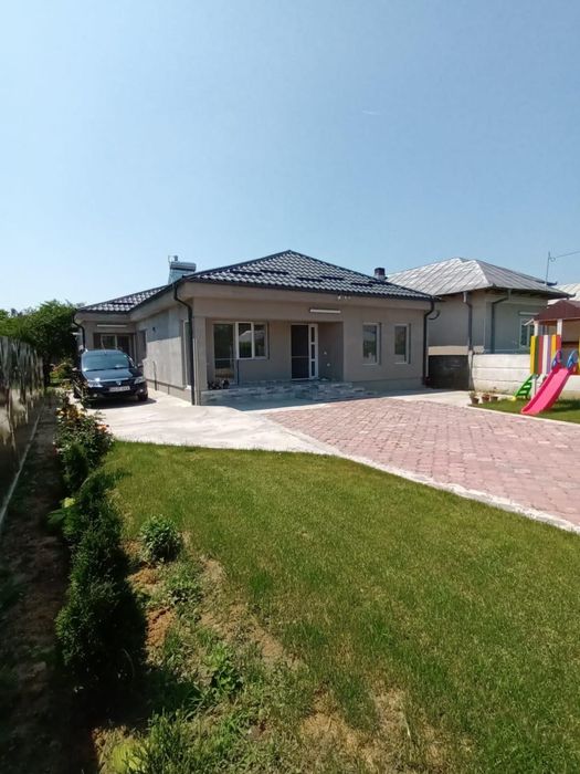 Casa golesti 5 camere plus bucatarie si 2 bai