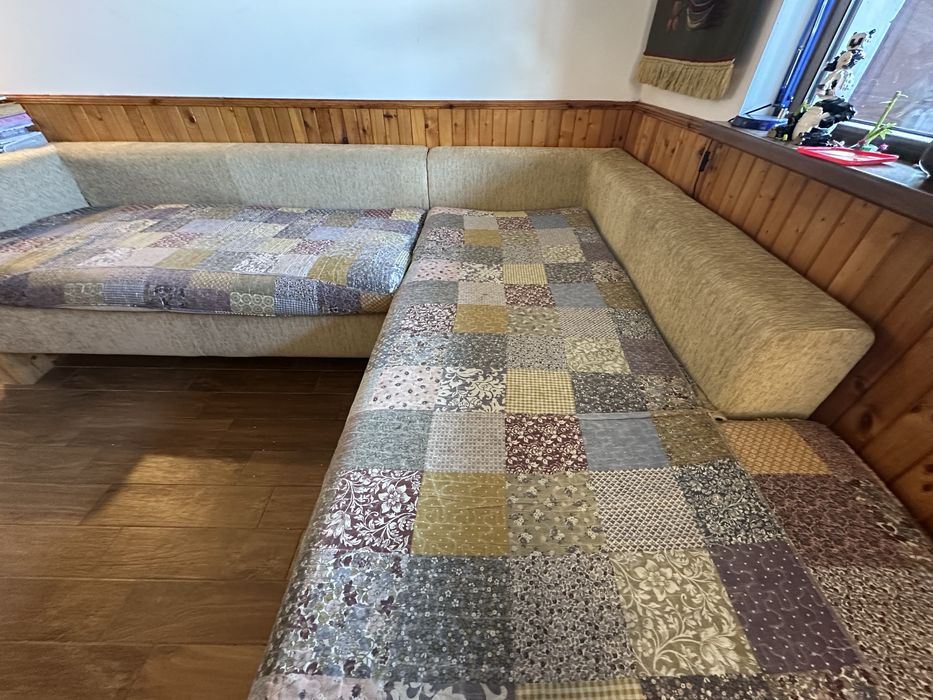 Диван с място за спане
