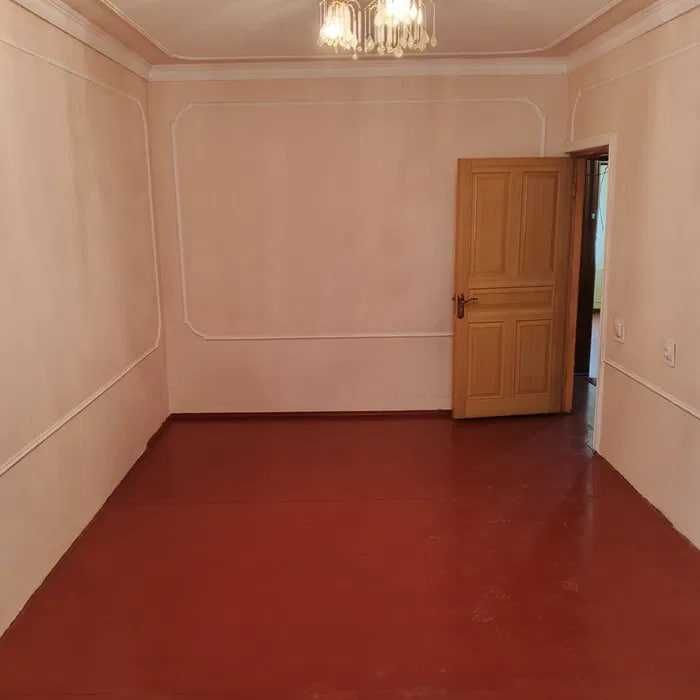 Коракамишда 2 хона 1 этаж орта ремонт